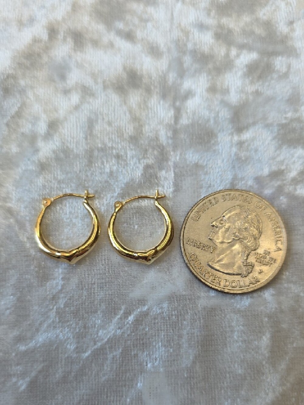 14kt Gold Hoop Heart Minimalist Accent Earrings - Picture 3 of 6